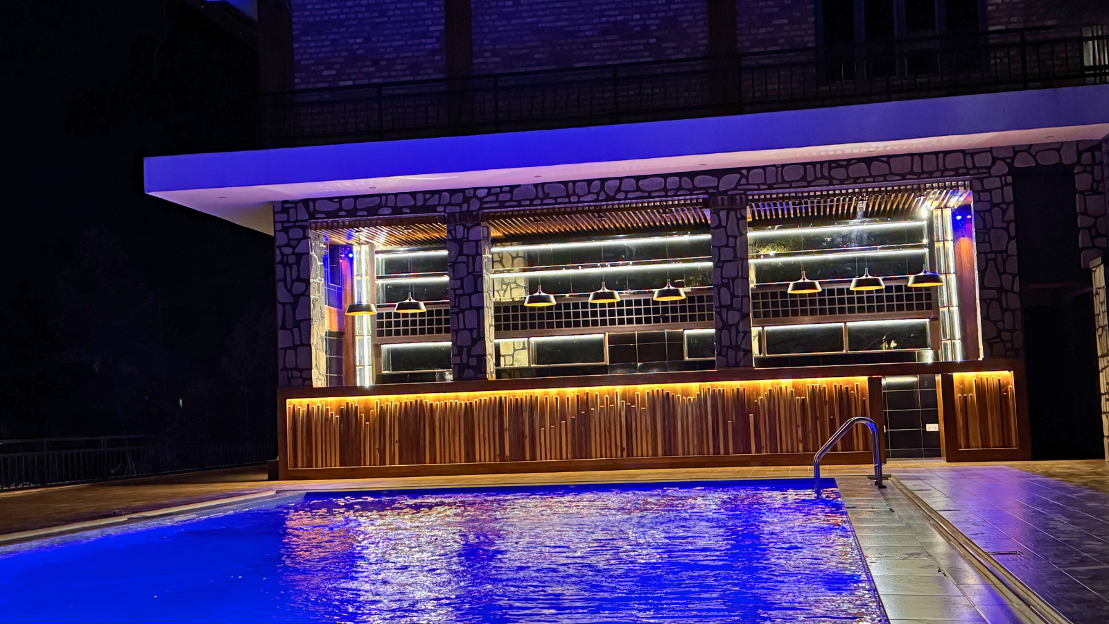 Forest bar and cocktail lounge at Jungle Park Restaurant